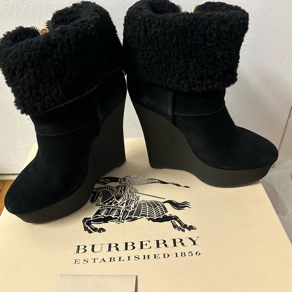 Burberry Brit Suede Shearling 130 Ankle Wedge Booties  35 EU / 5 US NIB - Picture 5 of 11